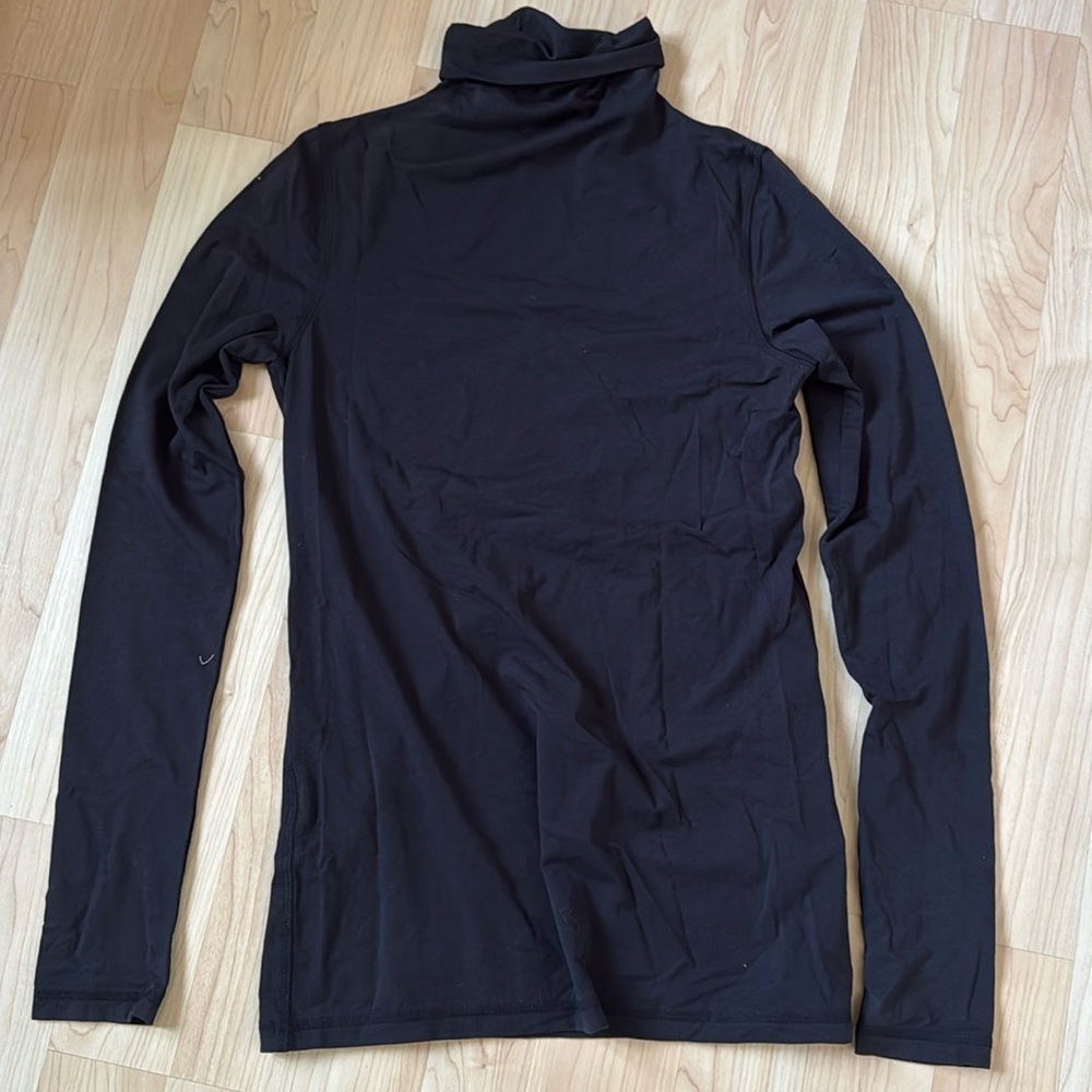 VINCE Black turtleneck
